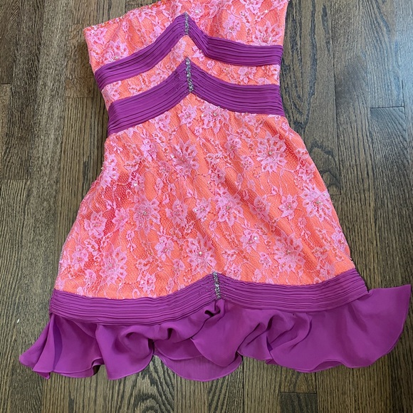 Terani couture cocktail dress with boning! - Picture 2 of 3